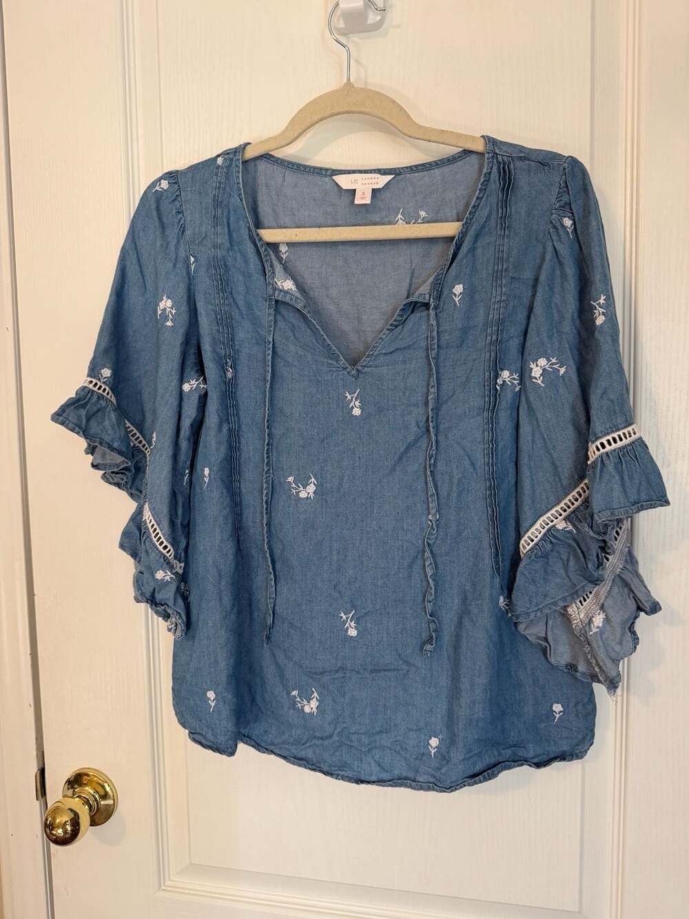 LC Lauren Conrad Blue Chambray Embroidered Boho Floral Bell Sleeve Top